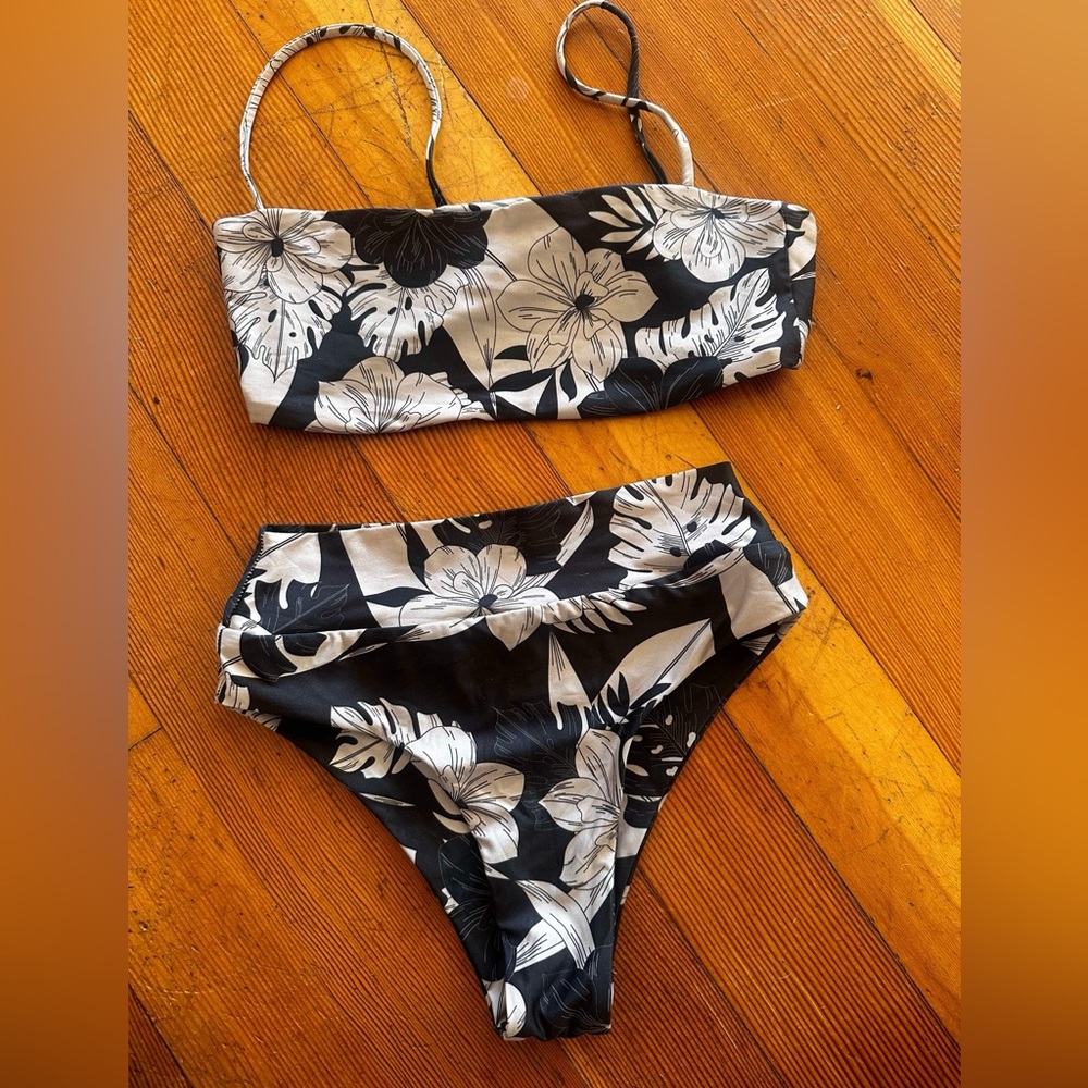 STONE FOX SWIM set (top S/ bottom XS)